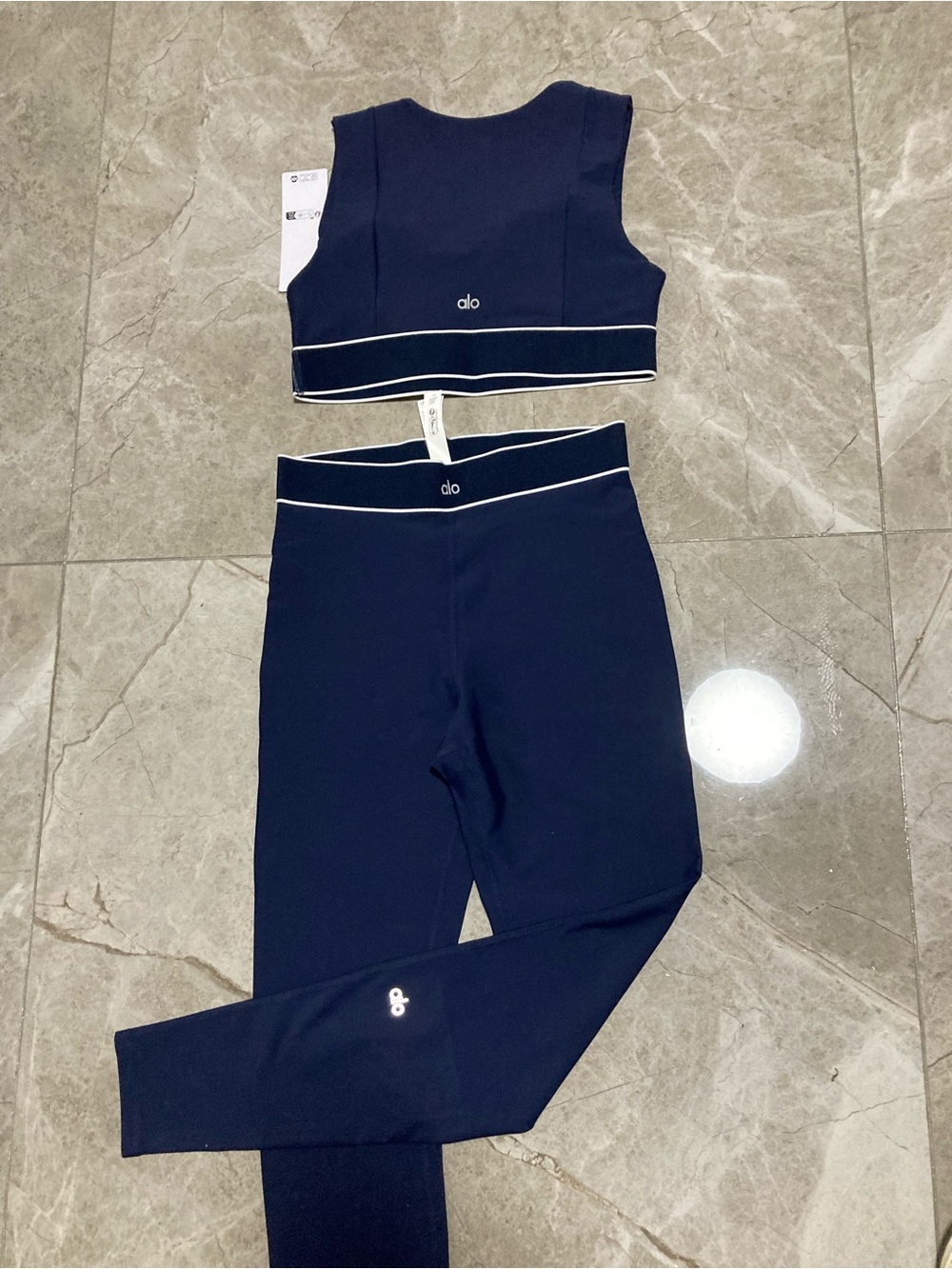 ALO Yoga Navy Sports Bra and Leggings Set with White Trim - Picture 4 of 4